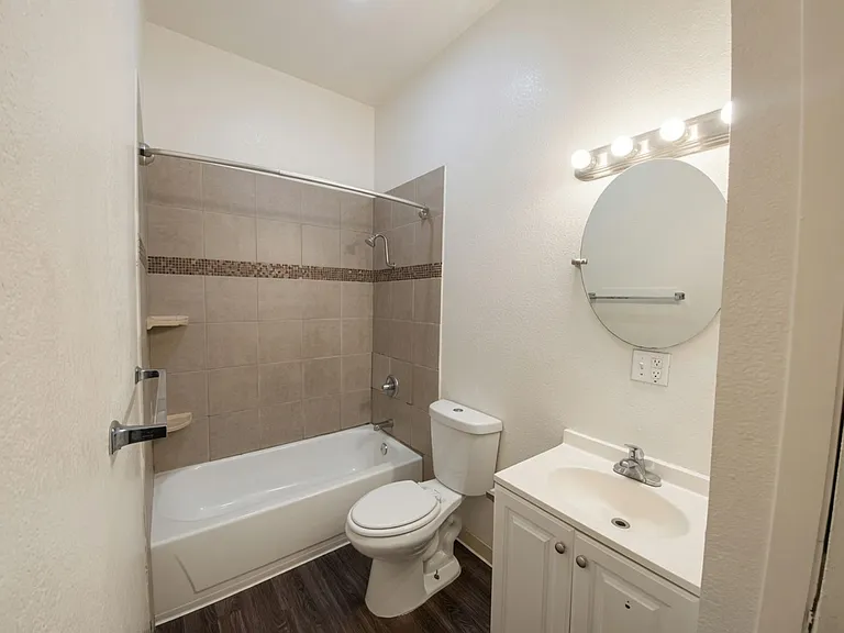 3215 Filbert St — Photo 7