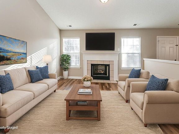 4th image of 2431 Fabyan Ln