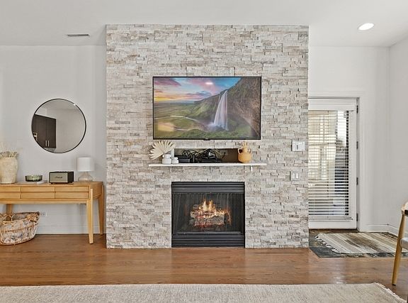 4th image of 2451 N Clybourn Ave APT 12