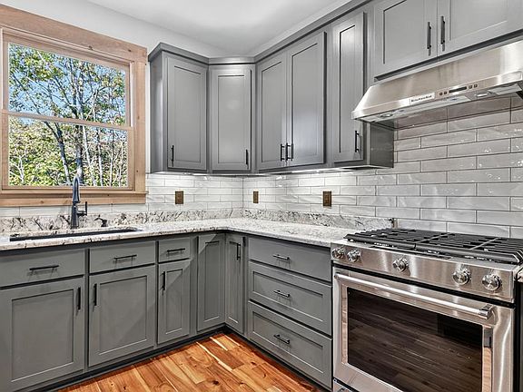 15th image of 382 Pocaset Dr