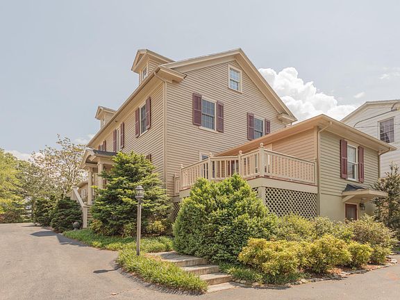 3rd image of 212 Barclay Ln
