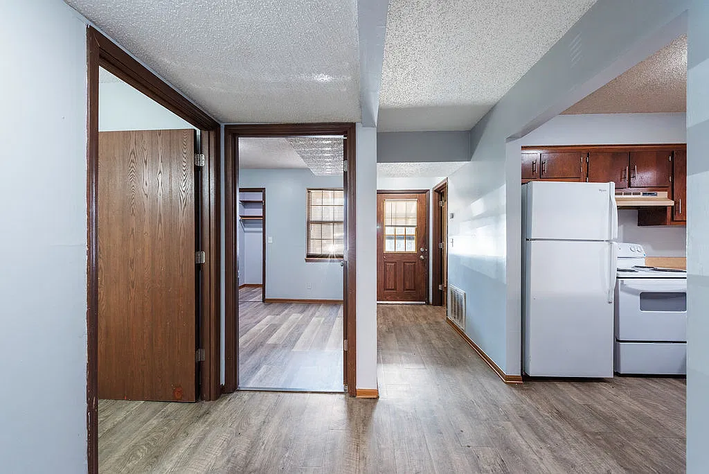 Tall Oaks - KC - Bricktown - 7005-... — Photo 2