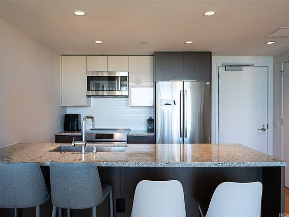 5th image of 1001 Queen St #3506