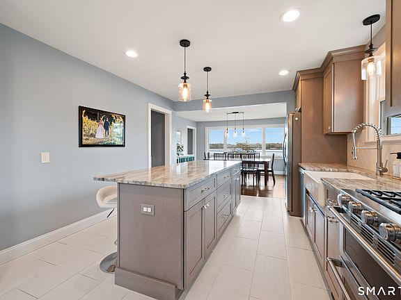 3rd image of 220 Sandy Beach Road