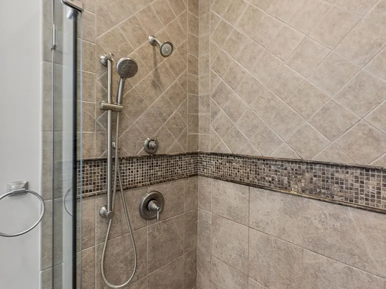 812 E Willow Point Pl — Photo 24