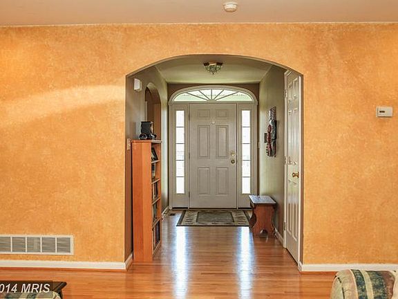 2nd image of 12 Oakmont Cir