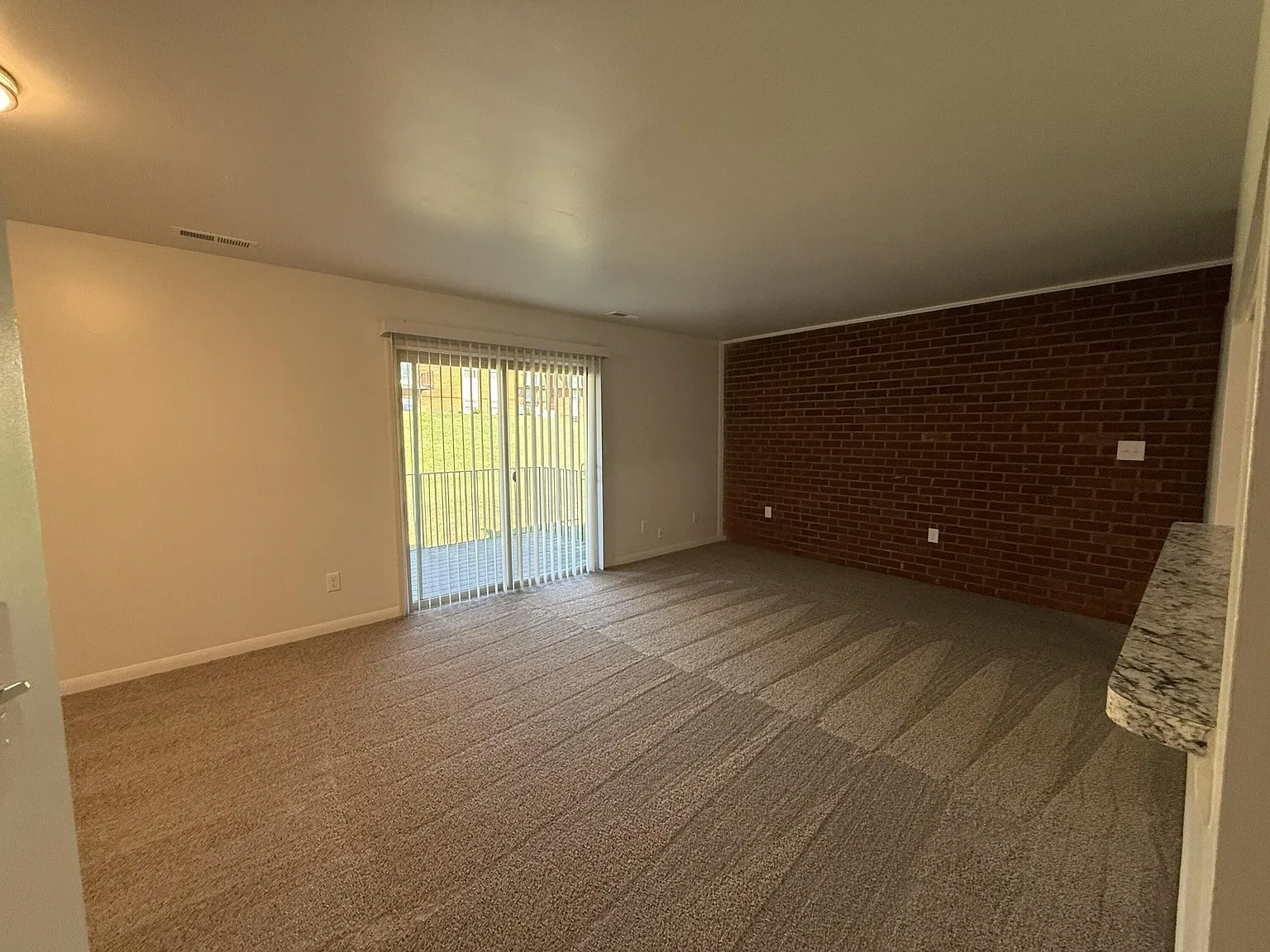 2 bed, 1.0 bath, 925 sqft, $1,295 — Photo 4