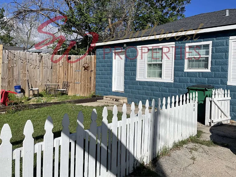 580 Everett St — Photo 1