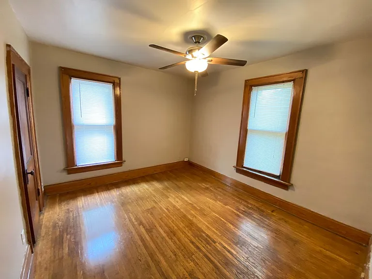 2329 Indianola Ave — Photo 10