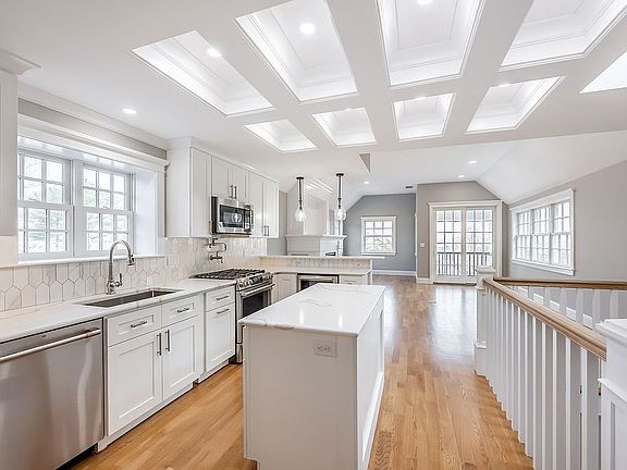 5th image of 159 Water St