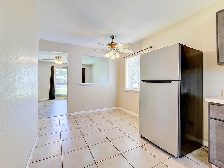 655 Lexington Park — Photo 10