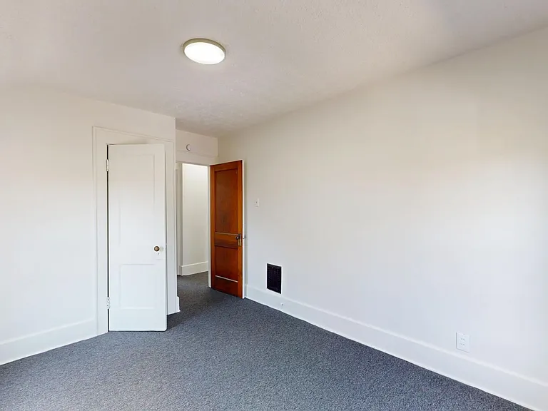 109 W Ely St — Photo 33
