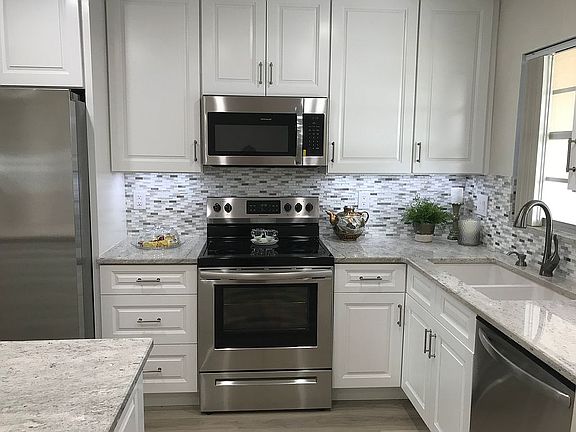 4th image of 506 47th Avenue Dr W