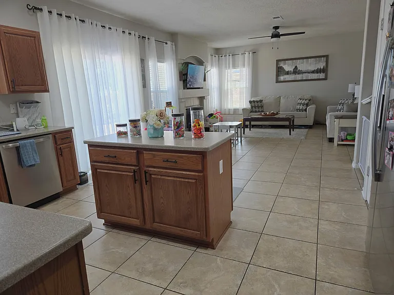 970 Carnival Ct NW — Photo 7