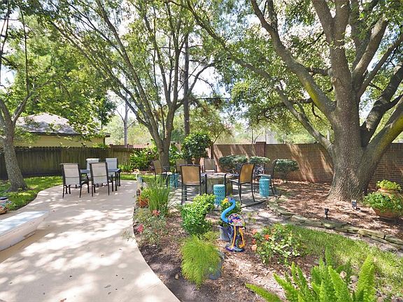 LARGE BACKYARD WITH EXTRA SEATING AREA UNDER THE TREES