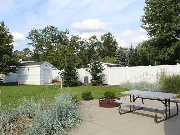 4th image of 9830 S Paradise Cir #87/86