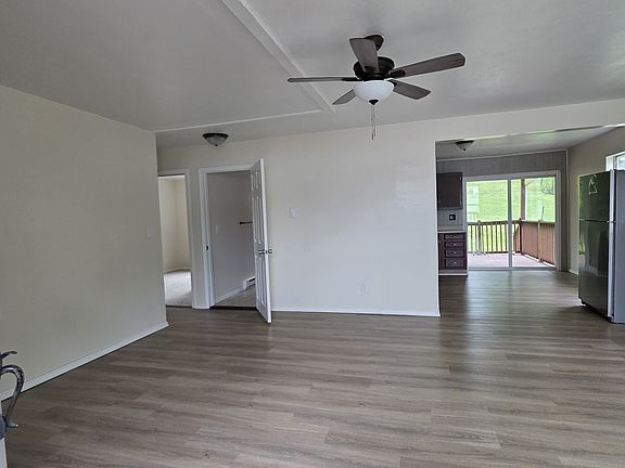 4th image of 555 1/2 Canterbury Dr