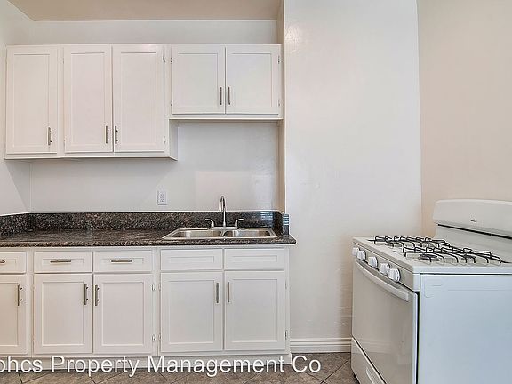 3rd image of 367 N Curson Ave APT 05