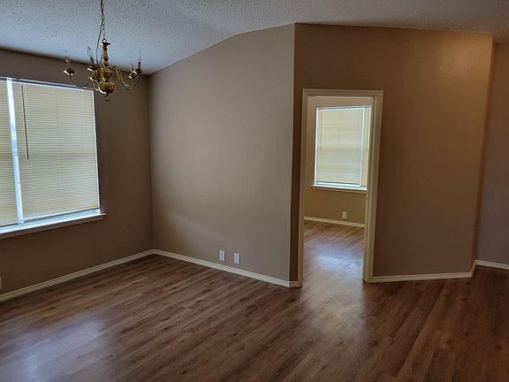 4th image of 240 Tulane Dr