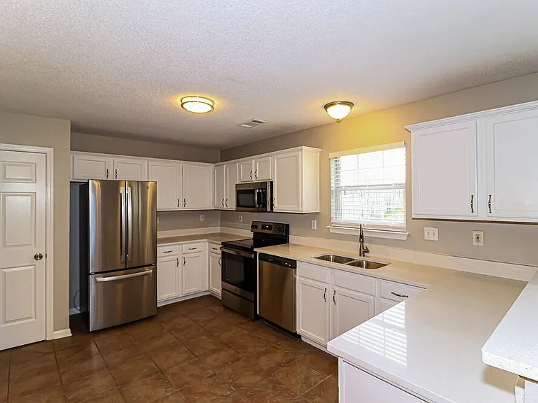 120 Pinewood Dr — Photo 8