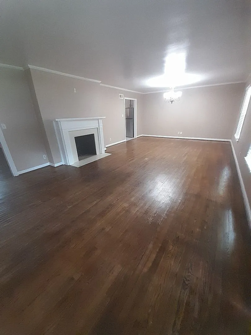 3-bedroom 2 bath home in Parkwood subdivision $1750.00 — Photo 2