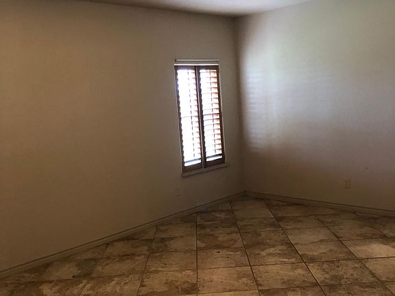 5th image of 258 Sanford Ln