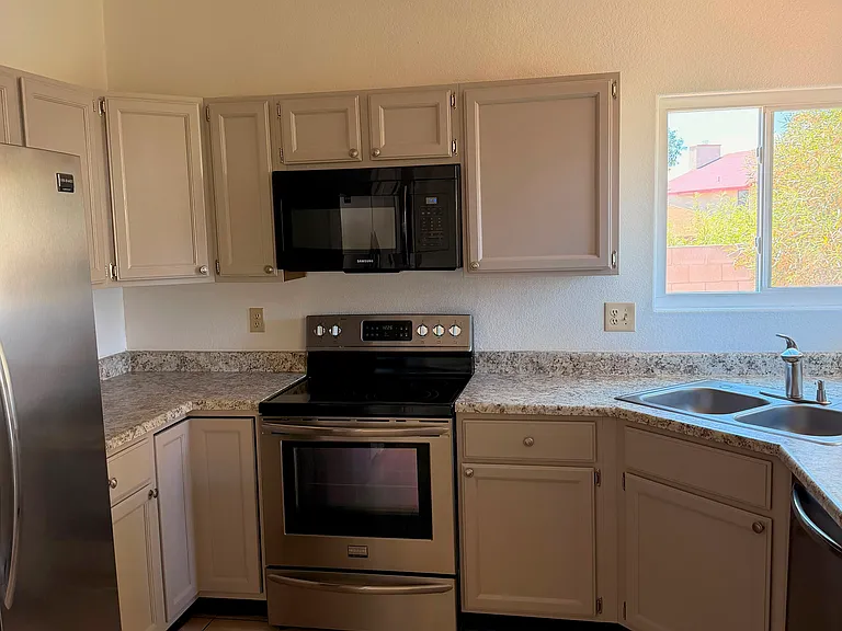 8913 N Onyx St — Photo 5