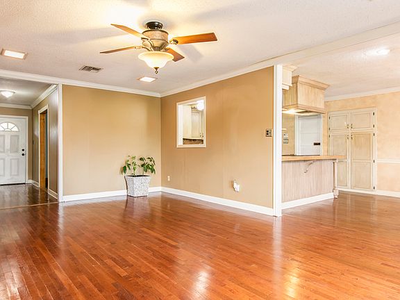 5th image of 499 Acorn Dr