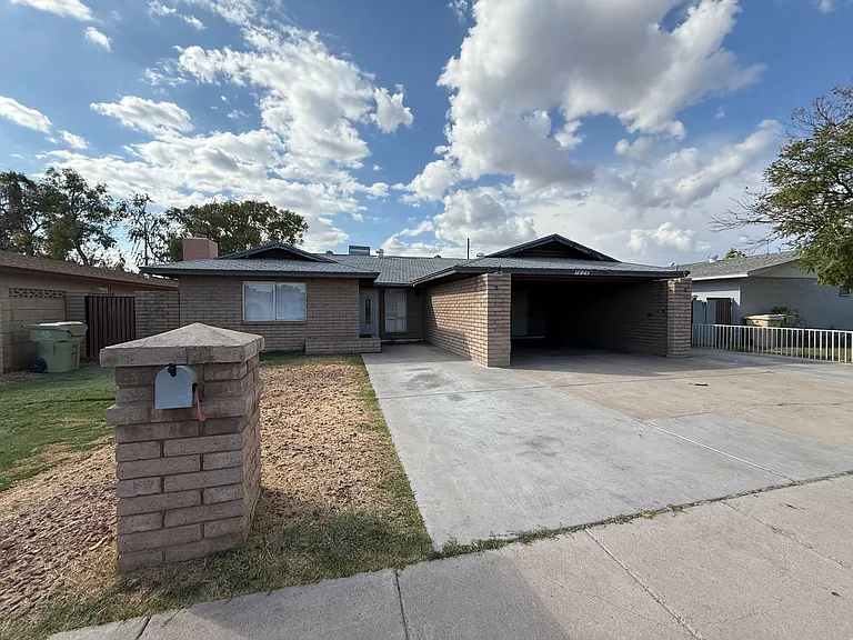 7624 N 44th Dr — Photo 1