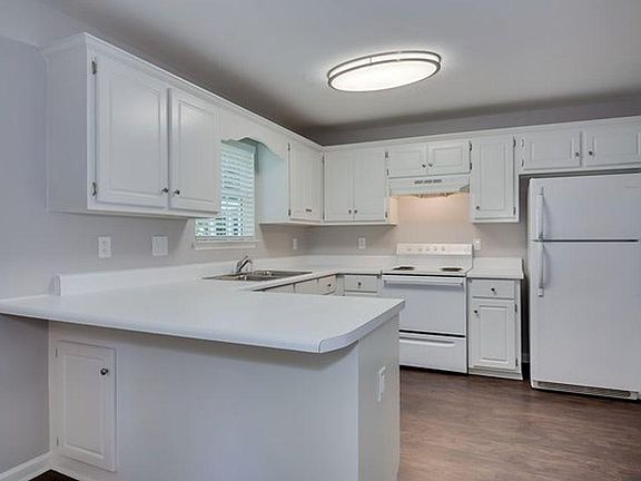 2nd image of 325 Crawford Mill Ln