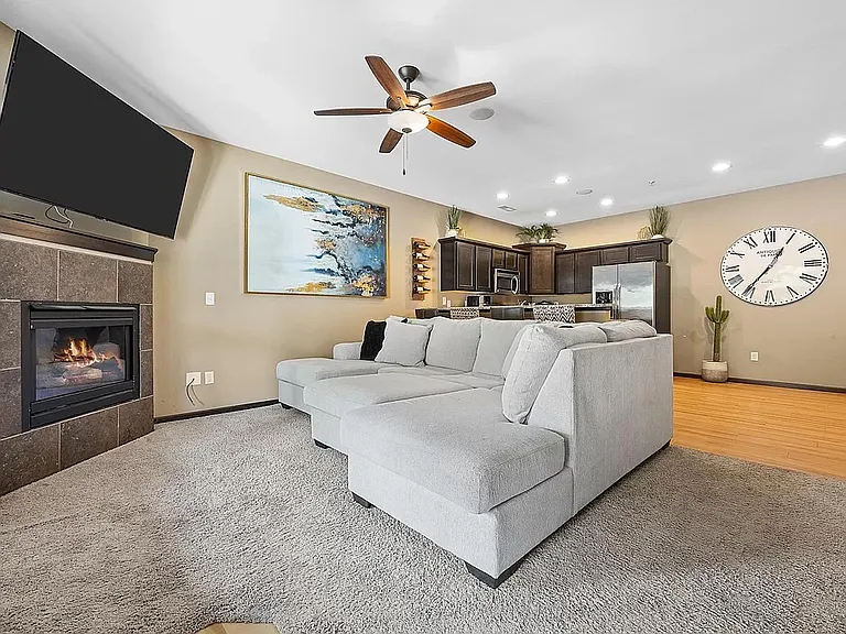 460 Churchill Dr — Photo 3