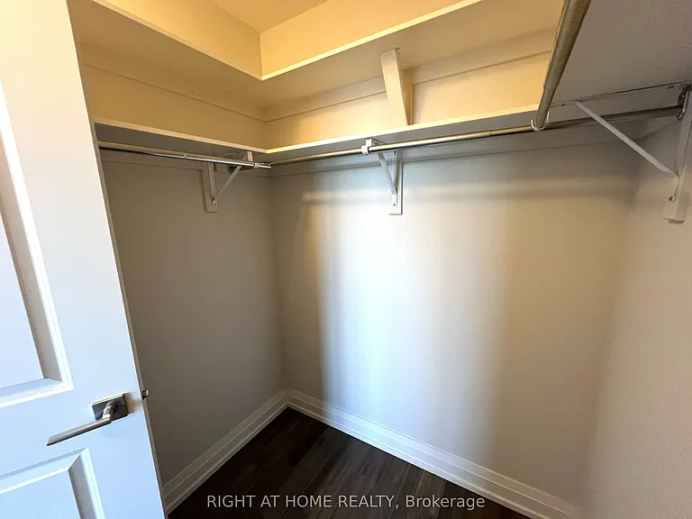 7165 Yonge St #705 — Photo 12