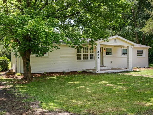 609 W College St, Warsaw, NC 28398