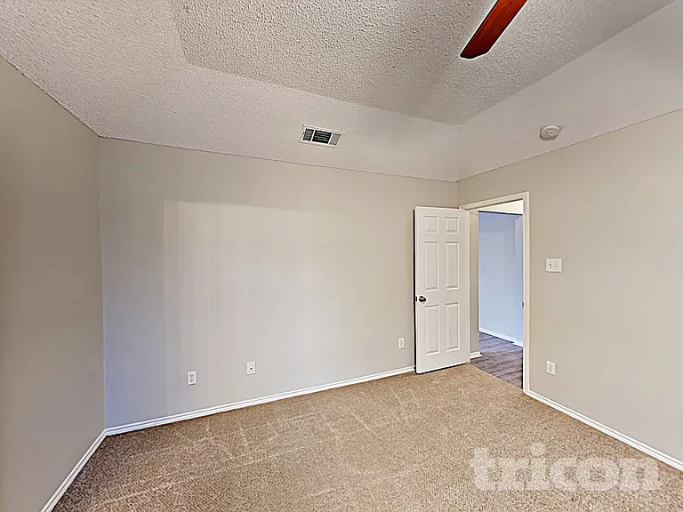 206 Briarglen Dr — Photo 7