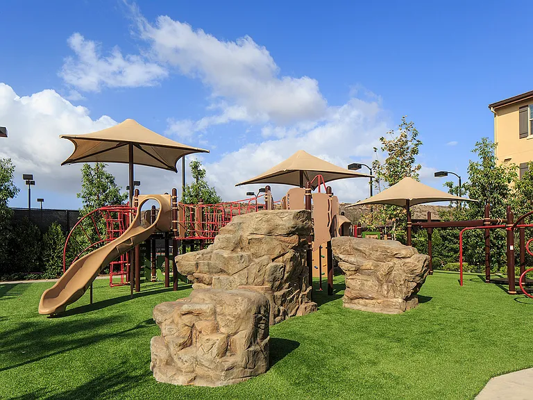 Los Olivos at Irvine Spectrum — Photo 40