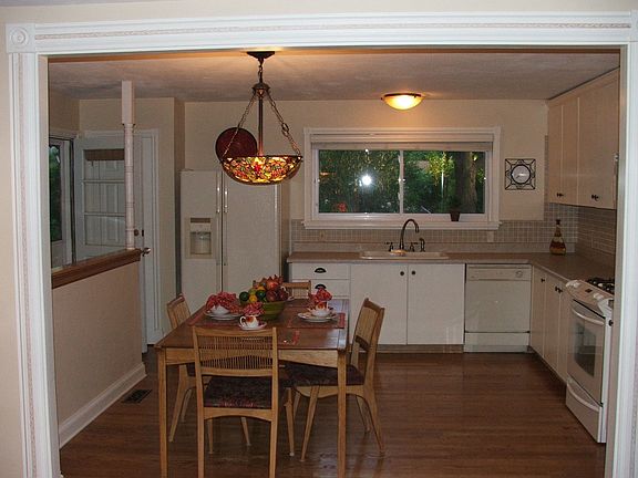 4th image of 2190 Somerset Dr