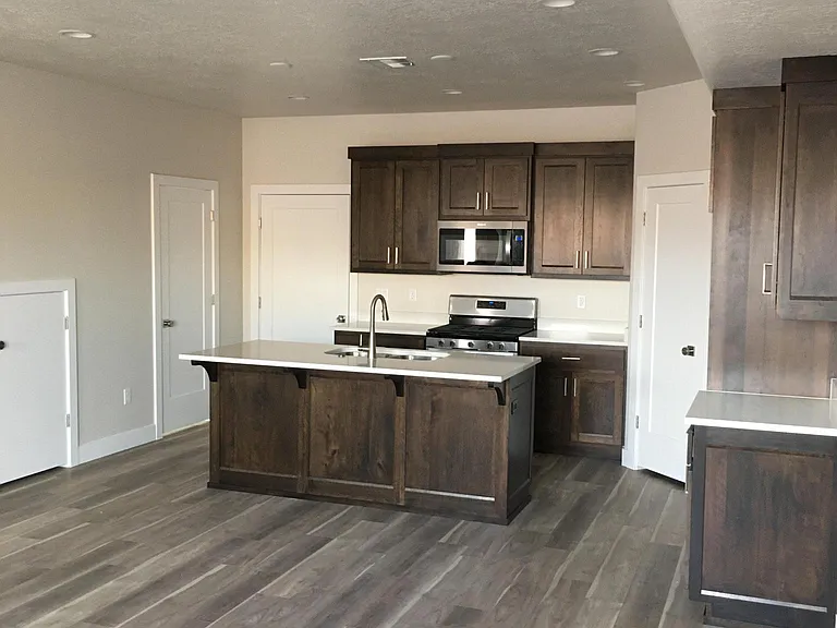 831 S Black Alder Dr — Photo 2