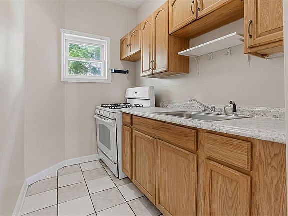 2nd image of 821-823 Potters Ave
