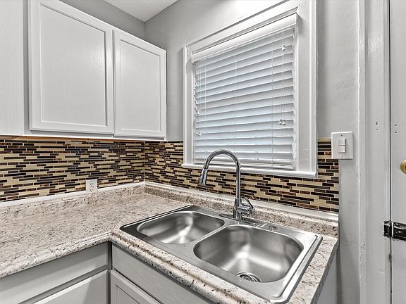 4th image of 1901 Nicholasville Rd #2