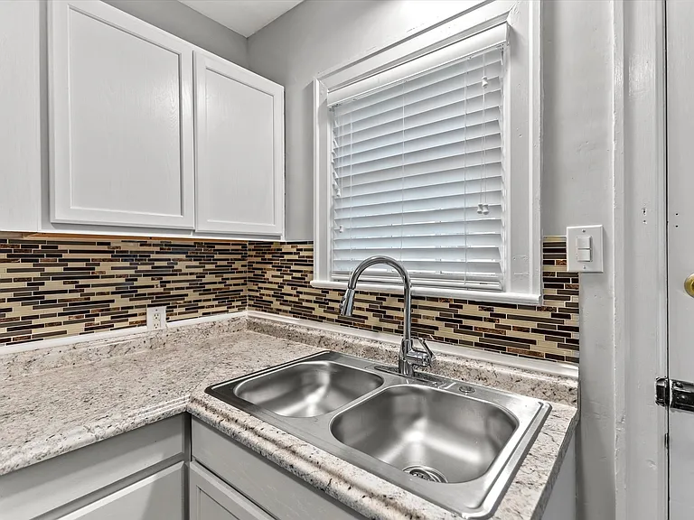 1901 Nicholasville Rd #2 — Photo 4