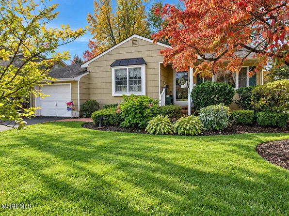 27 Alexander Avenue, Freehold, NJ 07728
