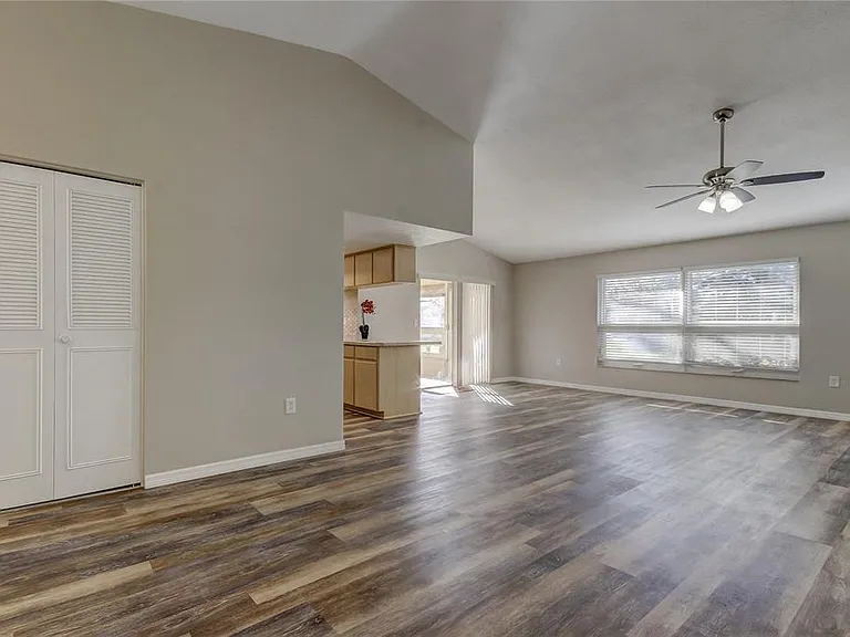 7926 Foxwood Dr — Photo 7