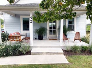52 Newtown Rd, Hampton Bays, NY 11946