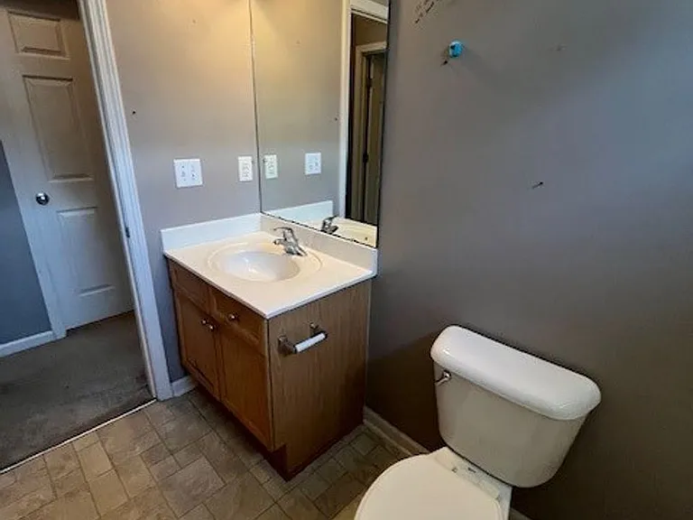 1015 Foxridge Way — Photo 14