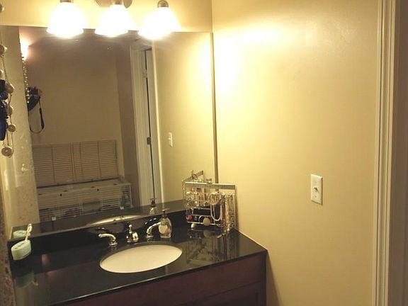 5th image of 21 Illinois St APT 508