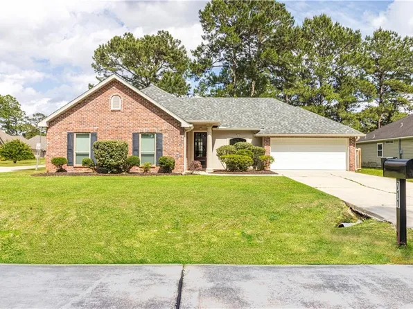 711 Lionel Ct, Abita Springs, LA 70420