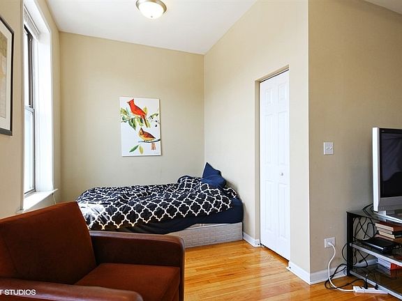 5th image of 1138 W Addison St #2
