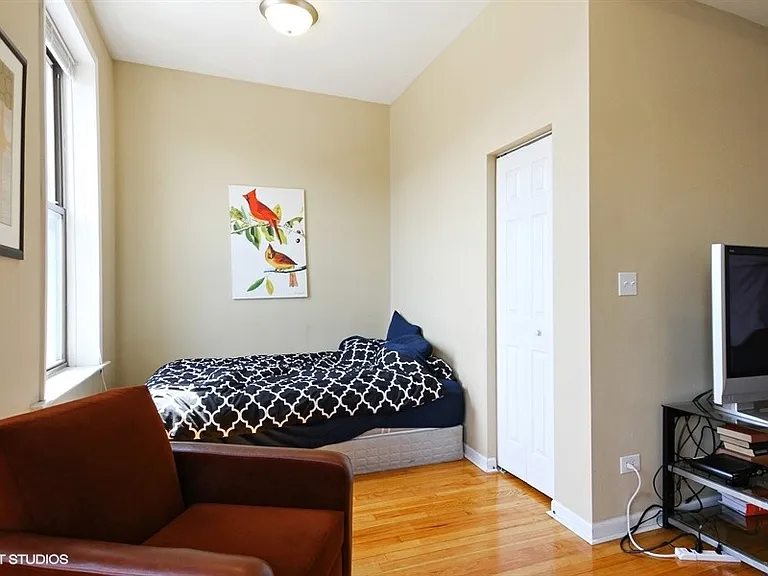 1138 W Addison St #2 — Photo 5