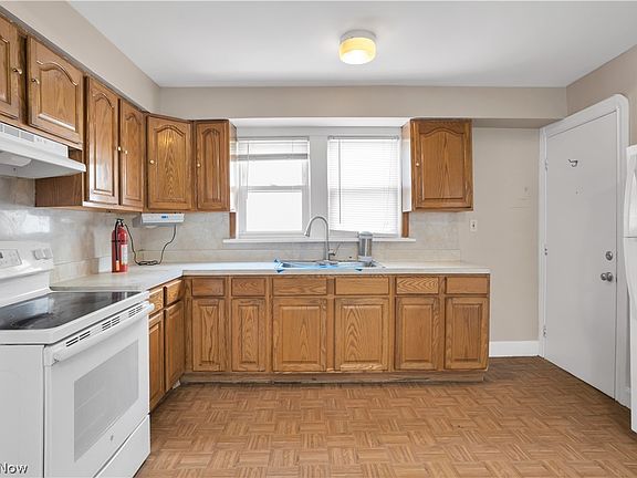 5th image of 3533 Carlyle Ave