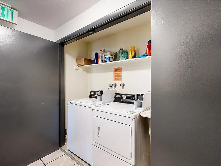 1366 N Garfield St #206 — Photo 8
